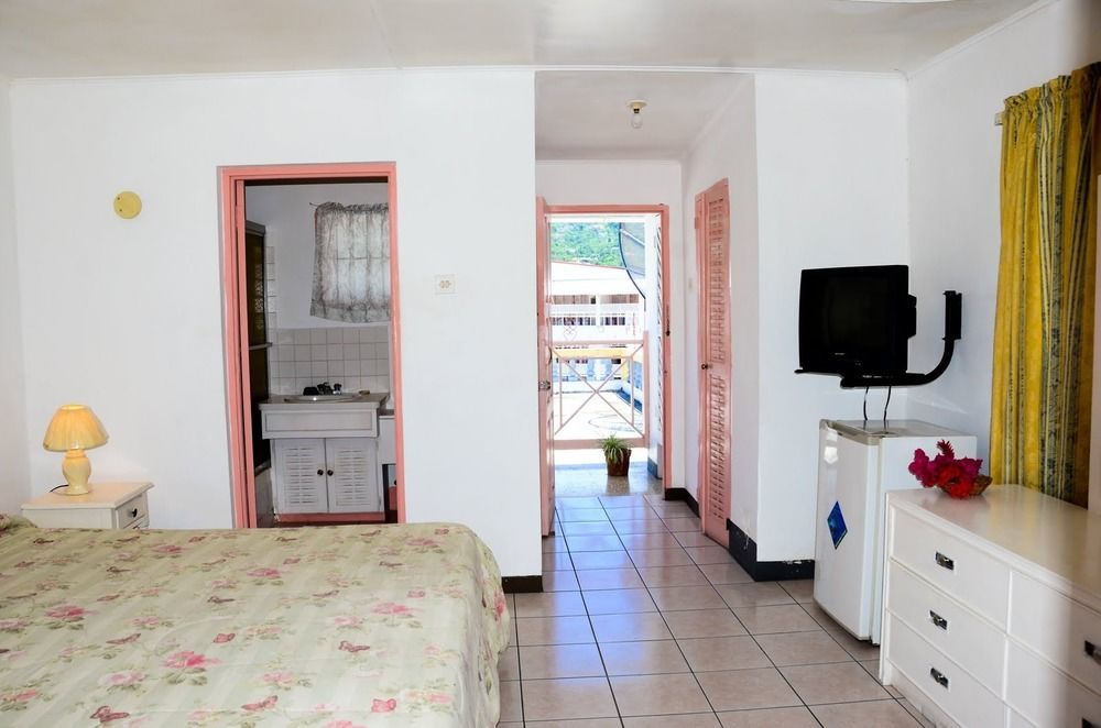 Marine View Hotel Очо Риос Екстериор снимка