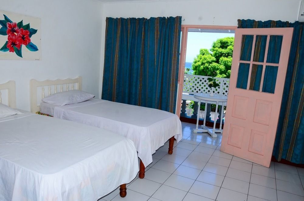 Marine View Hotel Очо Риос Екстериор снимка