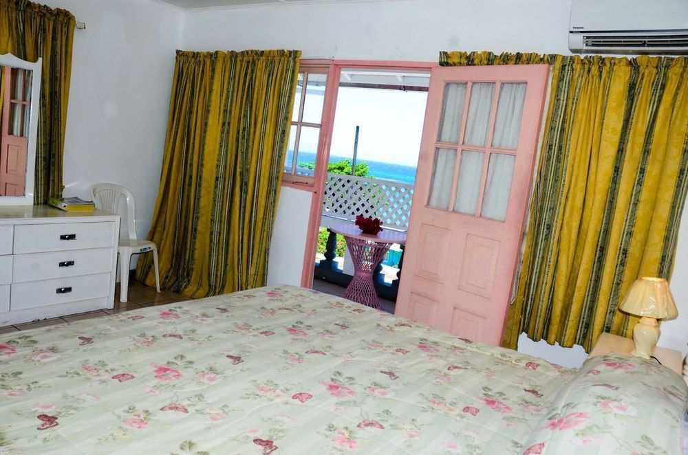 Marine View Hotel Очо Риос Екстериор снимка
