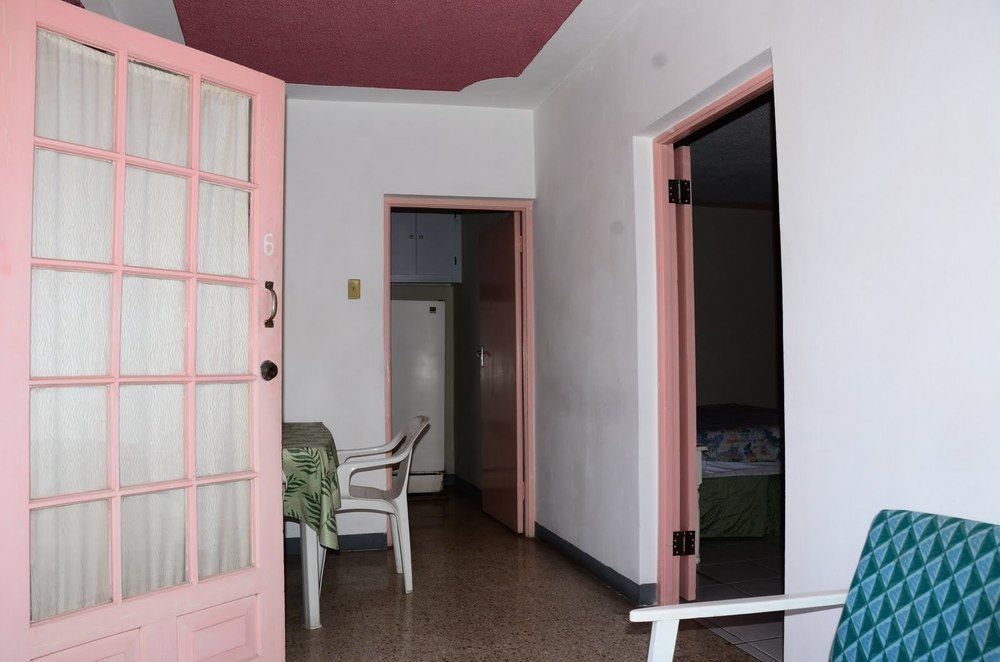 Marine View Hotel Очо Риос Екстериор снимка
