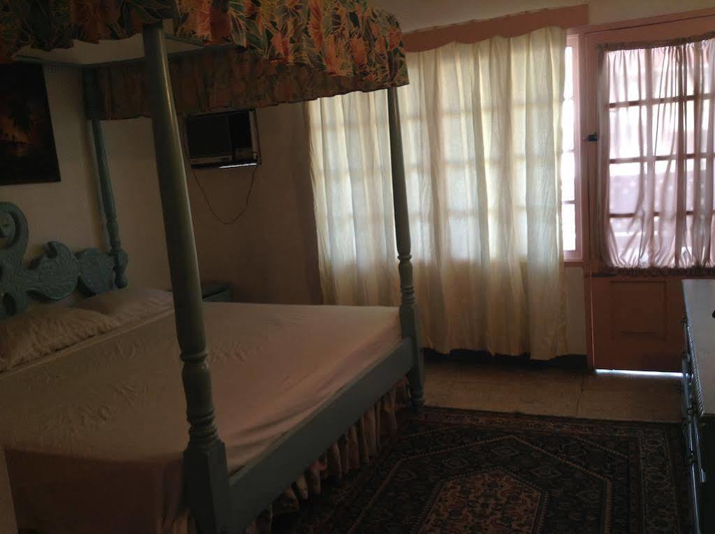 Marine View Hotel Очо Риос Екстериор снимка