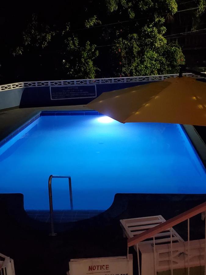 Marine View Hotel Очо Риос Екстериор снимка