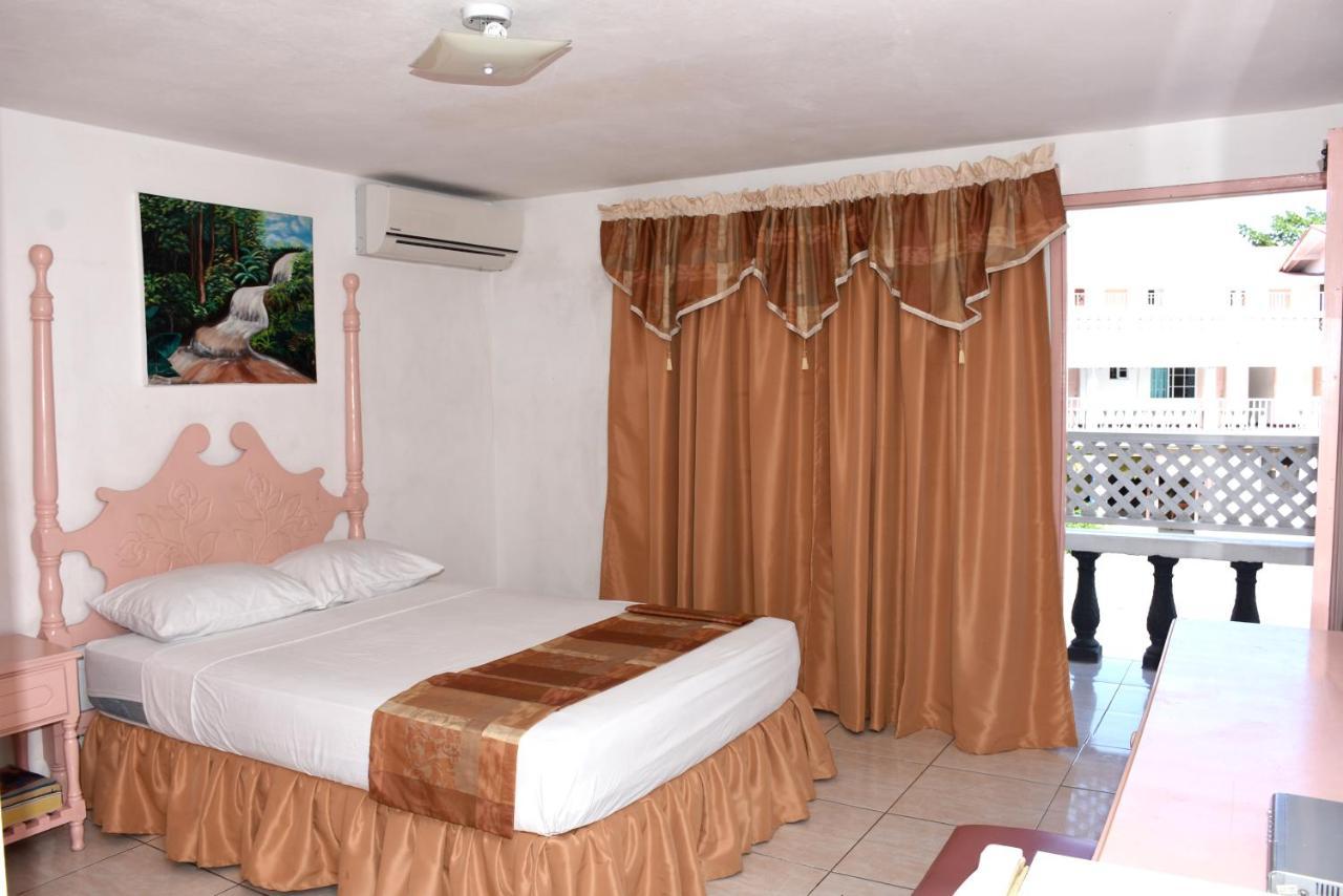 Marine View Hotel Очо Риос Екстериор снимка